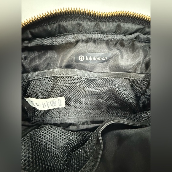 lululemon athletica Black Sherpa Crossbody Belt Bag - Picture 6 of 16
